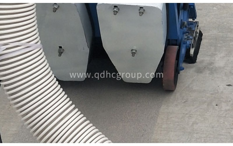 移動路面拋丸機可以去除路面殘留下的汽油